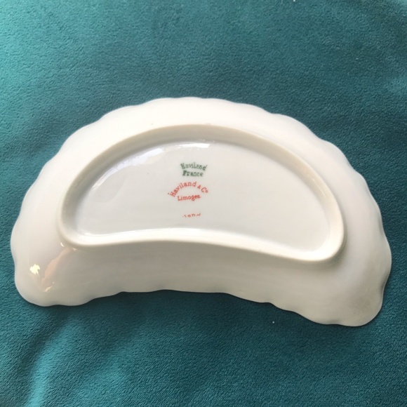 VINTAGE MOON SHAPED DISH FLOWER DETAILS - Picture 4 of 4